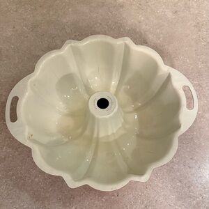 Cream Bundt Cake Pan